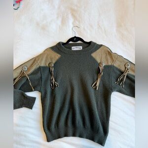 Vintage-Inspired Olive Green Crewneck Sweater with Suede Shoulder Accents